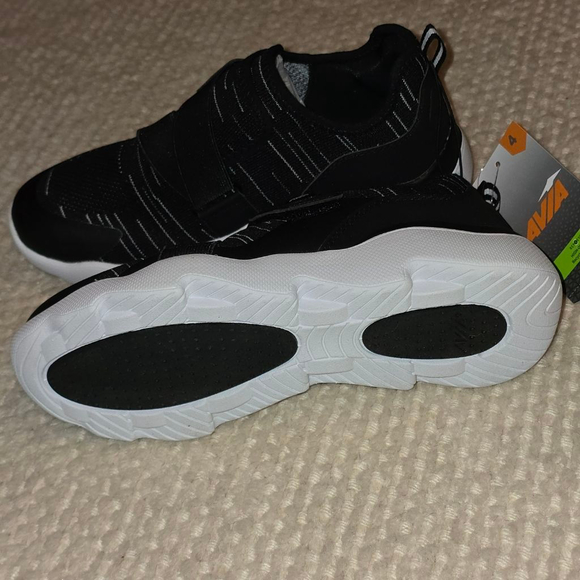 Women's Avia Black and White Athletic Shoes Size 4 - Picture 2 of 4